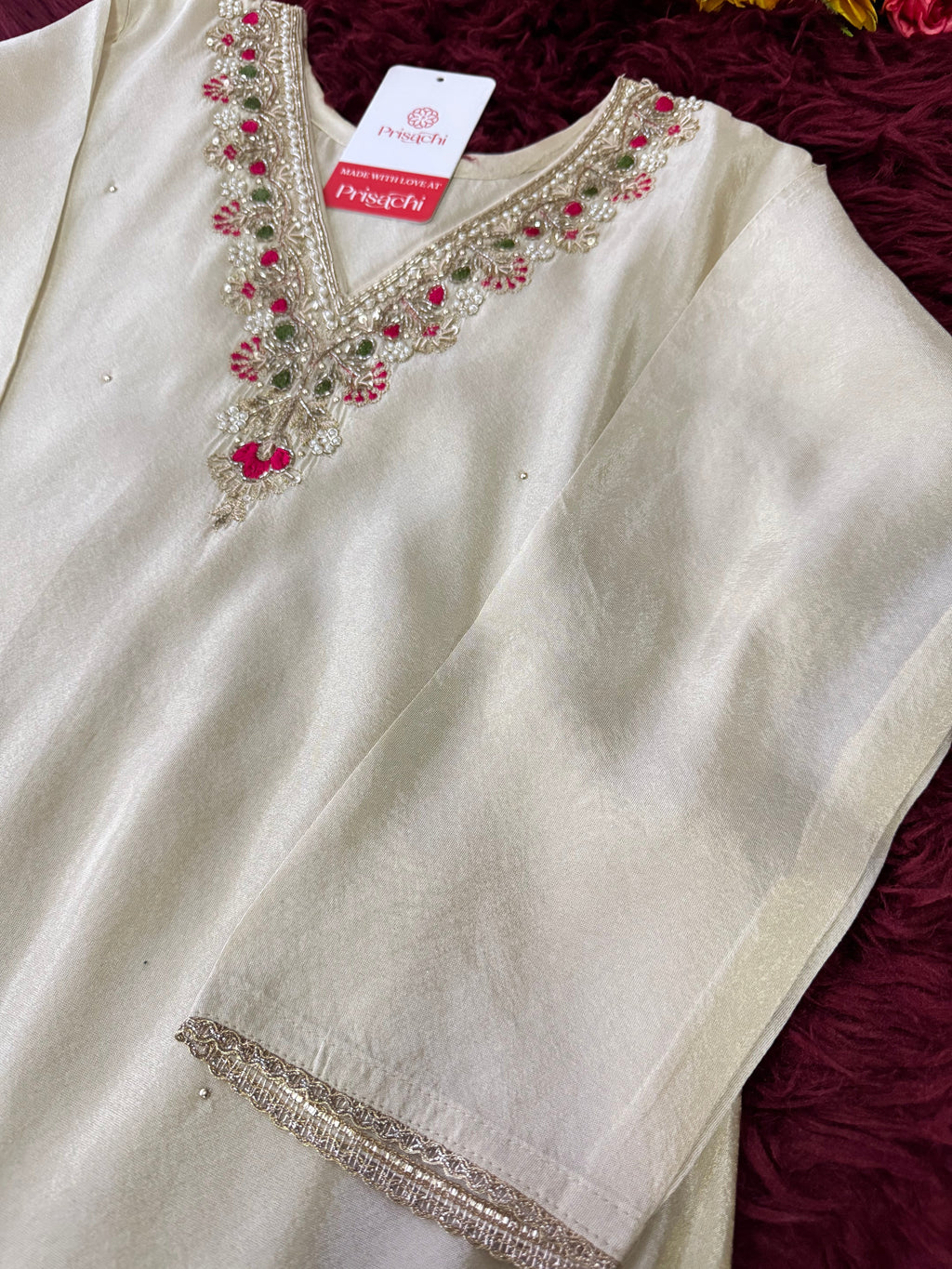 Off White Embroidered kurta set with Dupatta and Pants