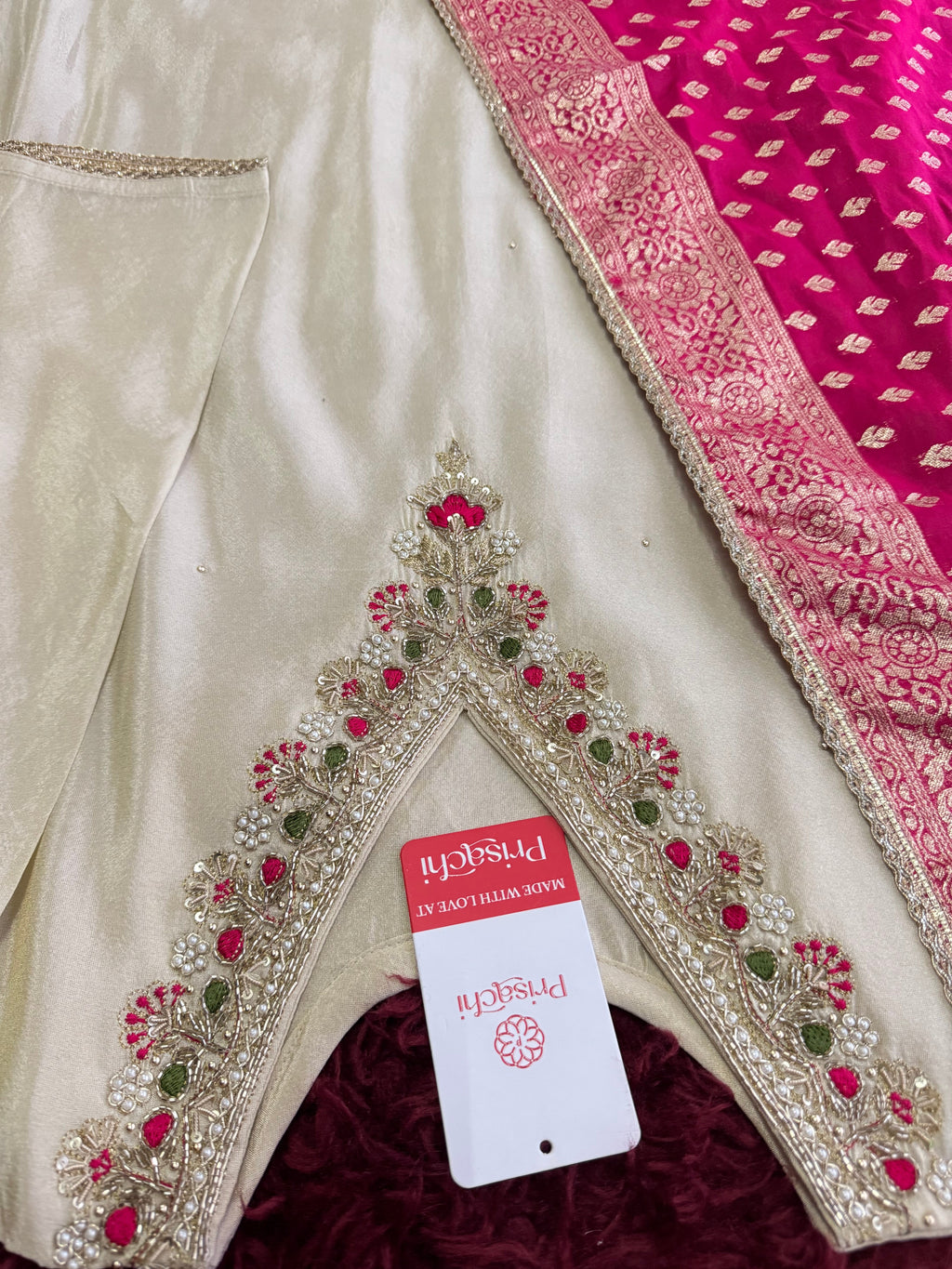 Off White Embroidered kurta set with Dupatta and Pants