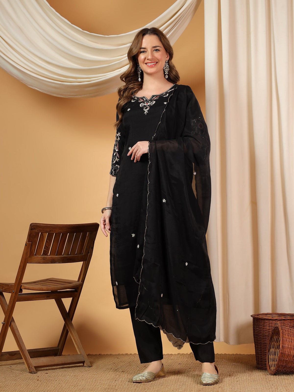 Black Designer Embroidered Kurta set with dupatta with Pant