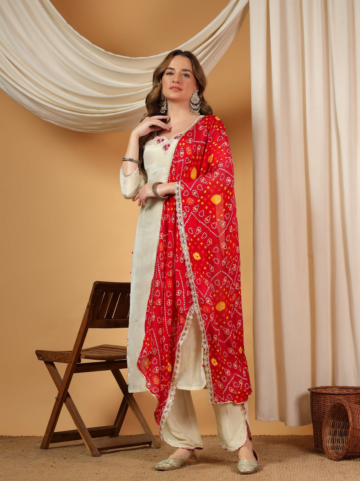 Off White Designer Embroidered Kurta set with dupatta with Pant