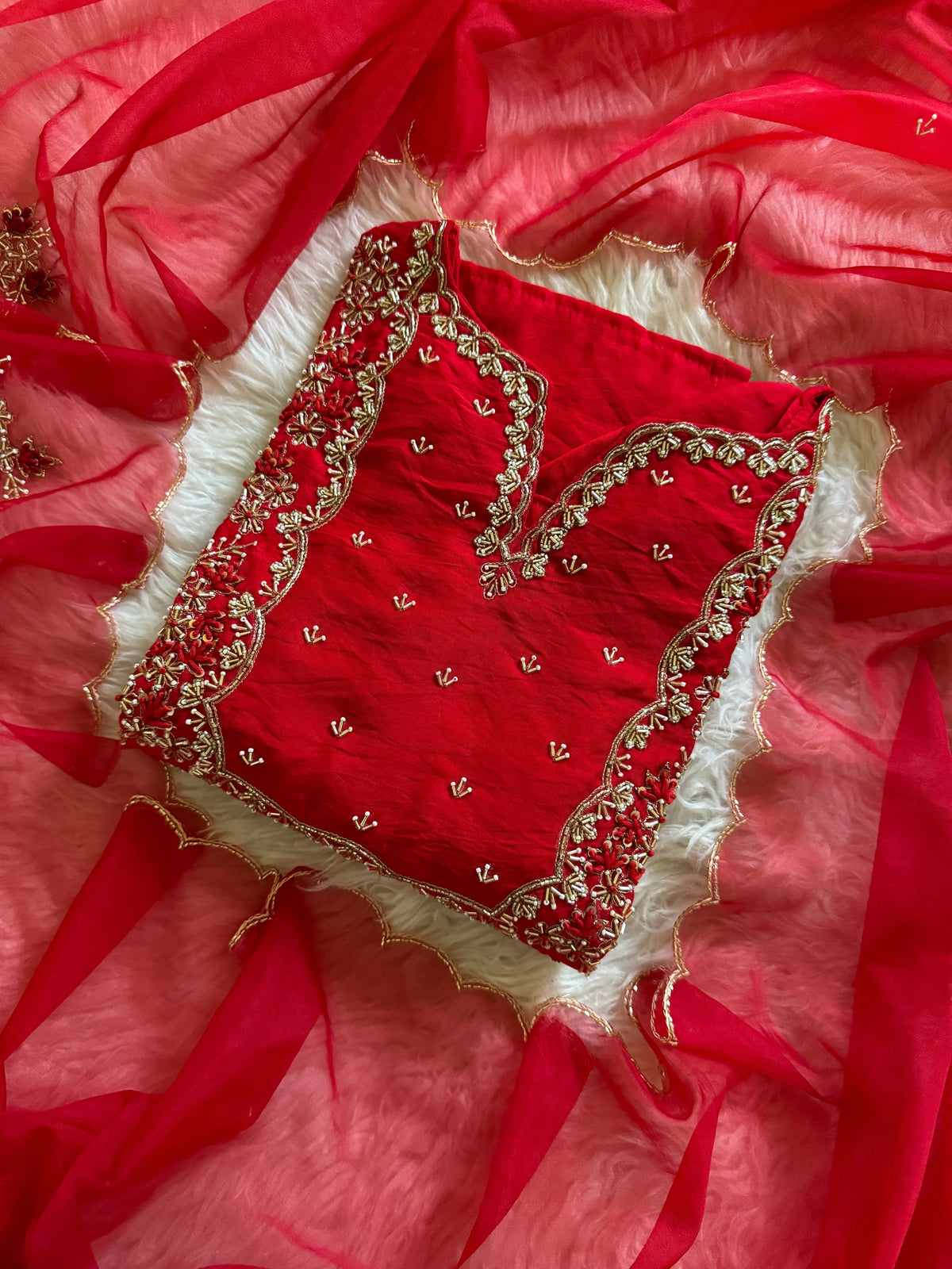 Red embroidered kurta bottom with dupatta with Zardosi work