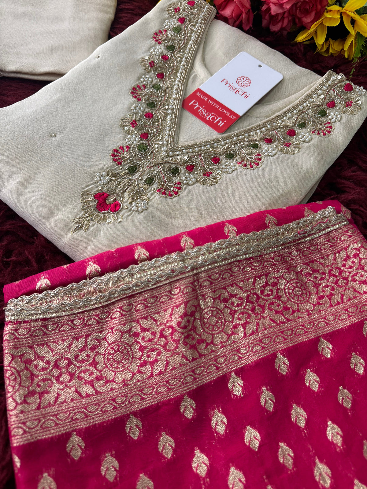 Off White Embroidered kurta set with Dupatta and Pants