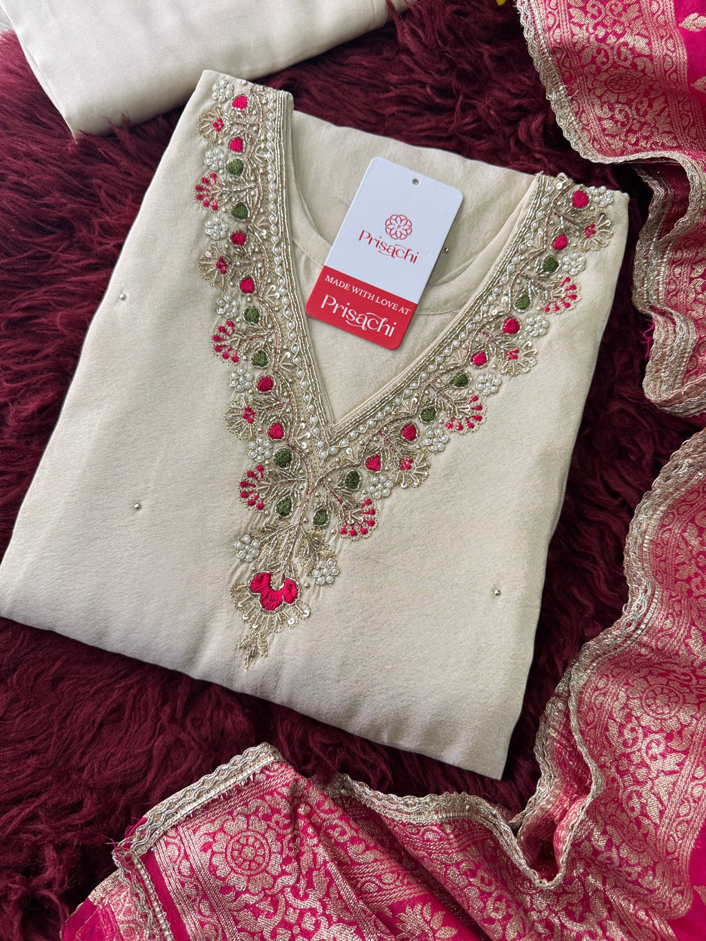 Off White Embroidered kurta set with Dupatta and Pants