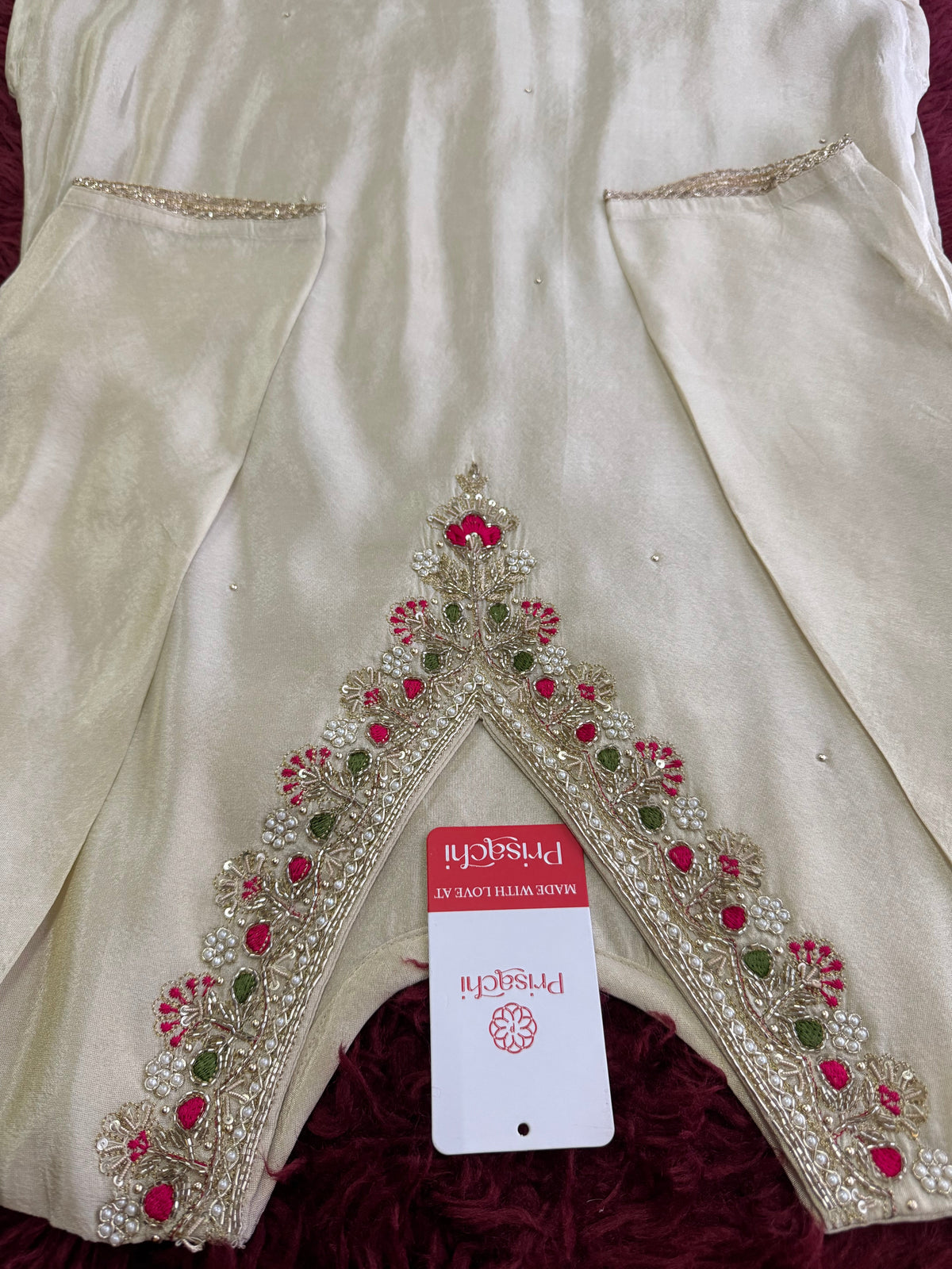 Off White Embroidered kurta set with Dupatta and Pants
