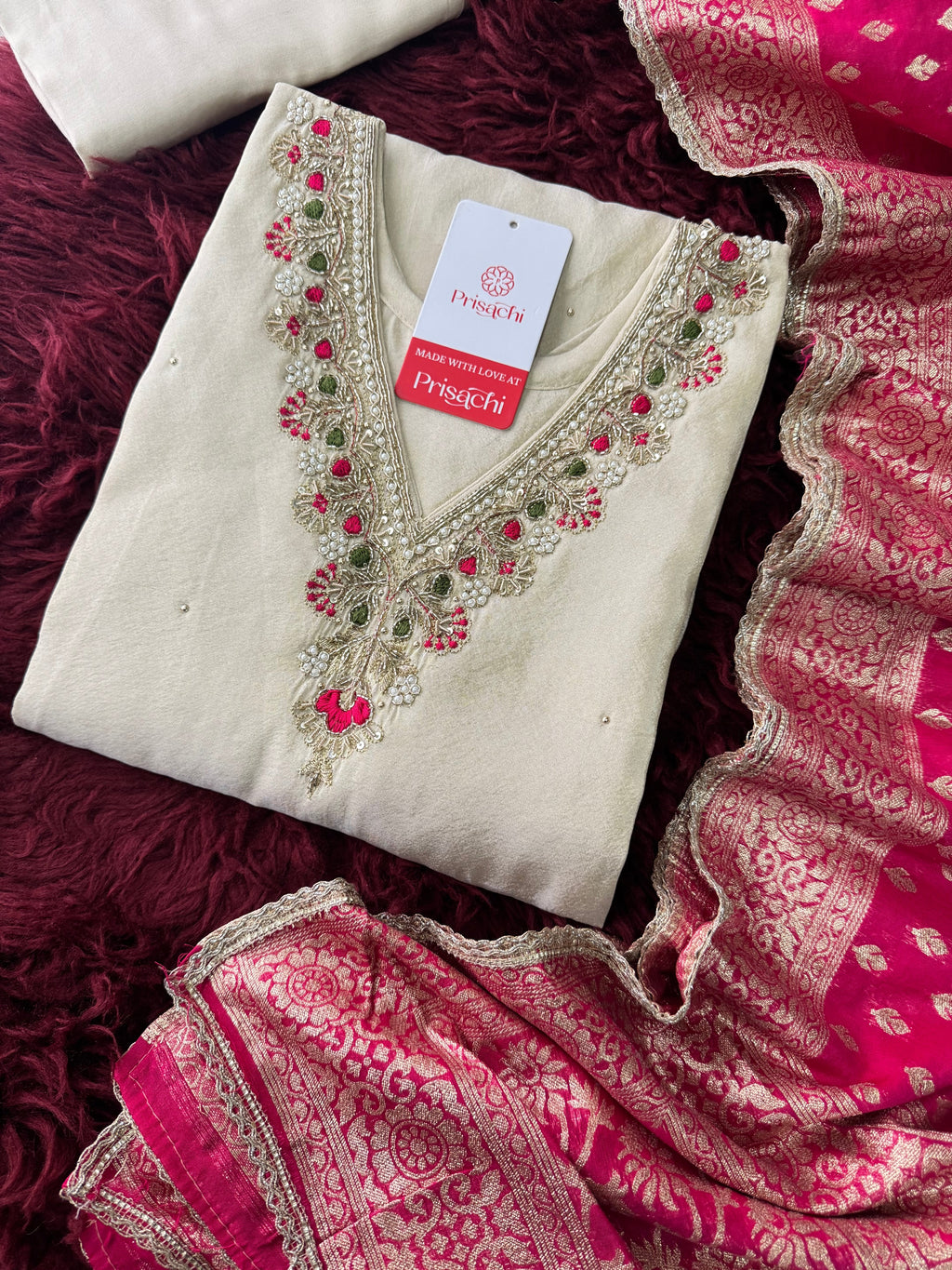 Off White Embroidered kurta set with Dupatta and Pants