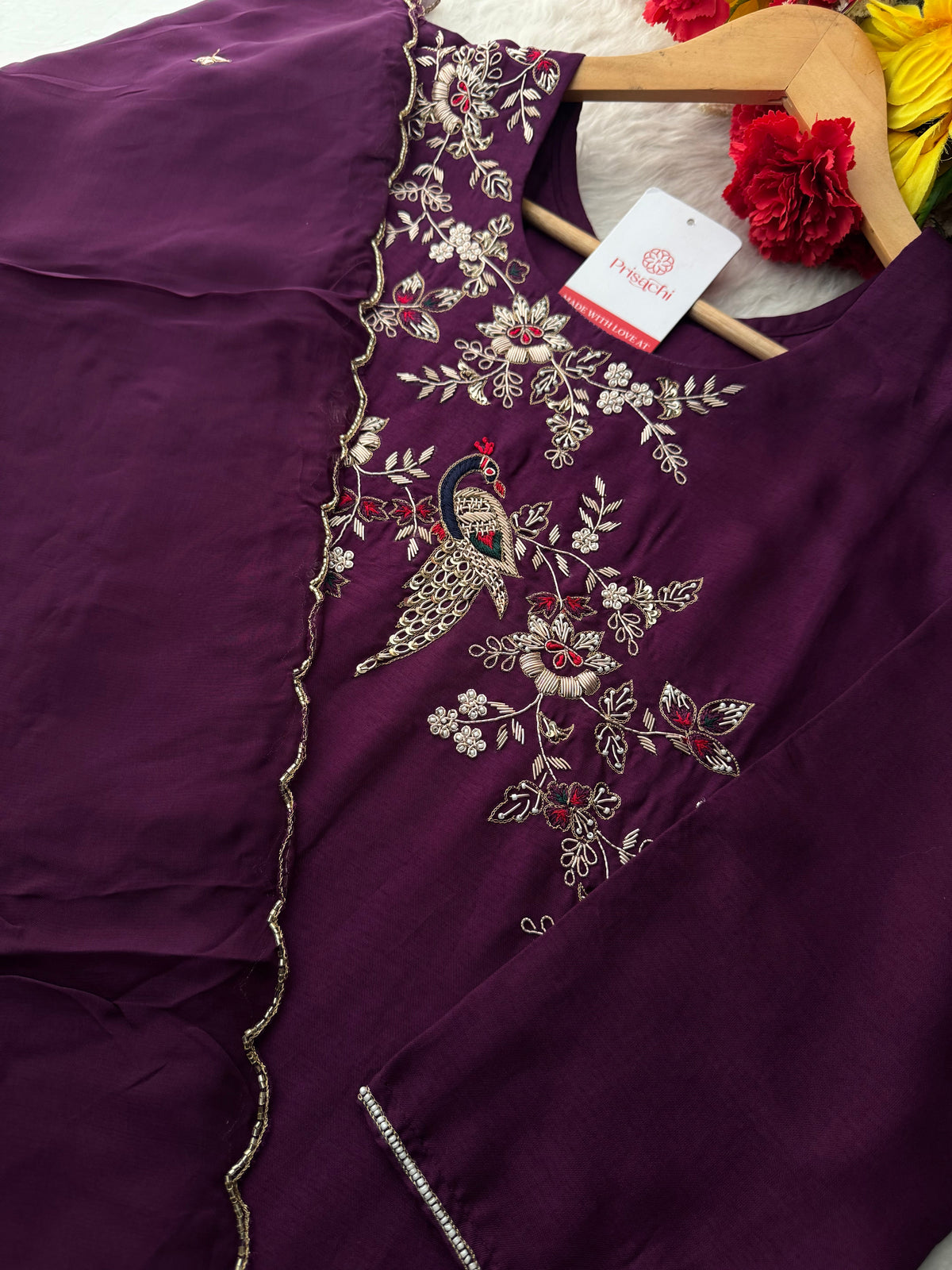 Off White embroidered kurta set with dupatta