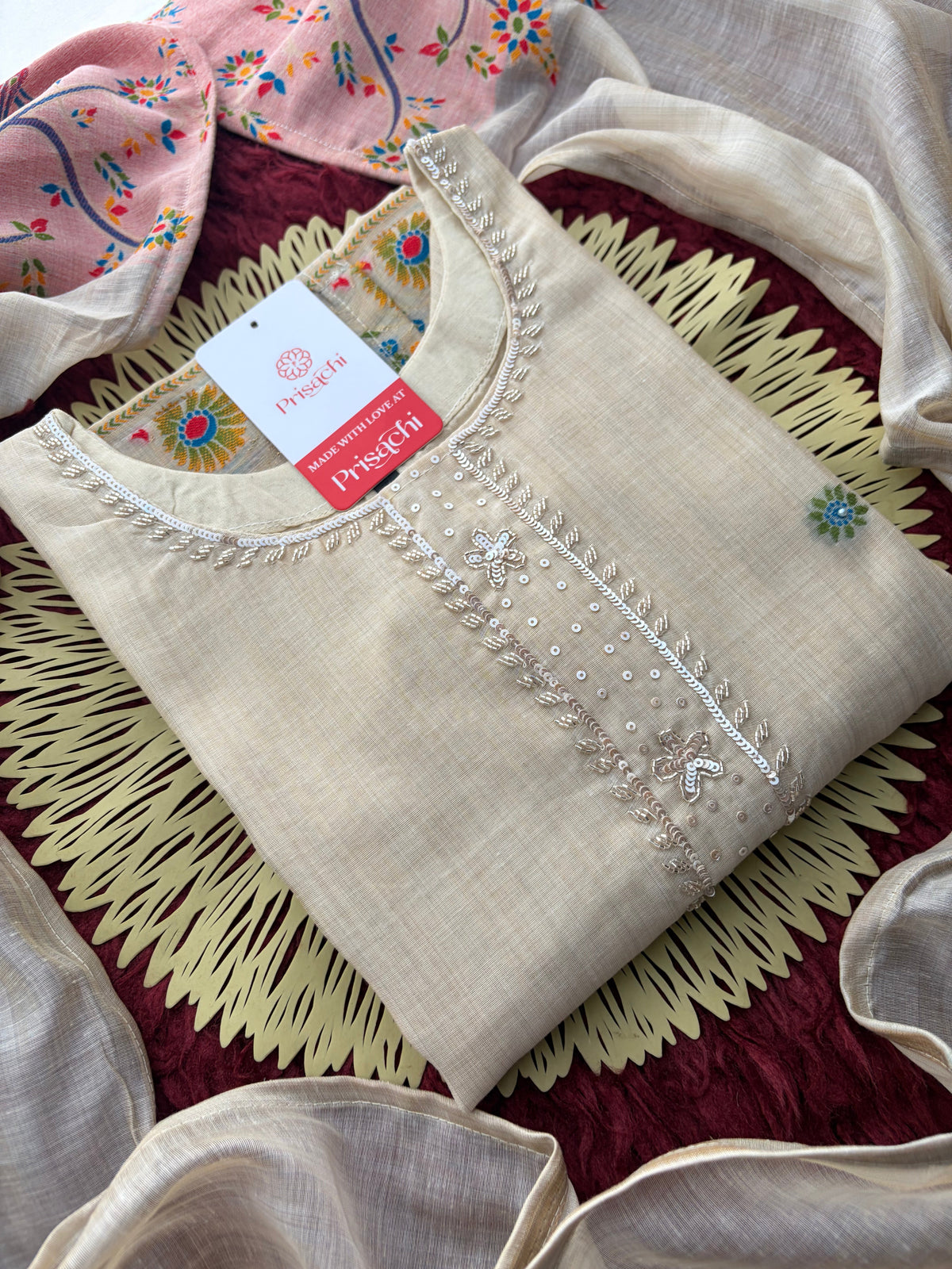 Off White Ethnic embroidered kurta set with Dupatta and Pants