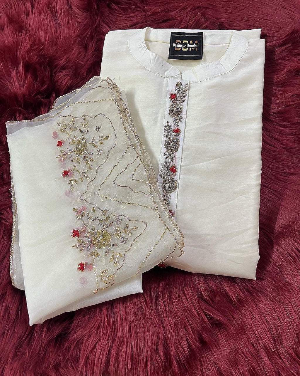 Off-white Handcrafted Embroidered Straight Ethnic Kurta set With Pants and Dupatta